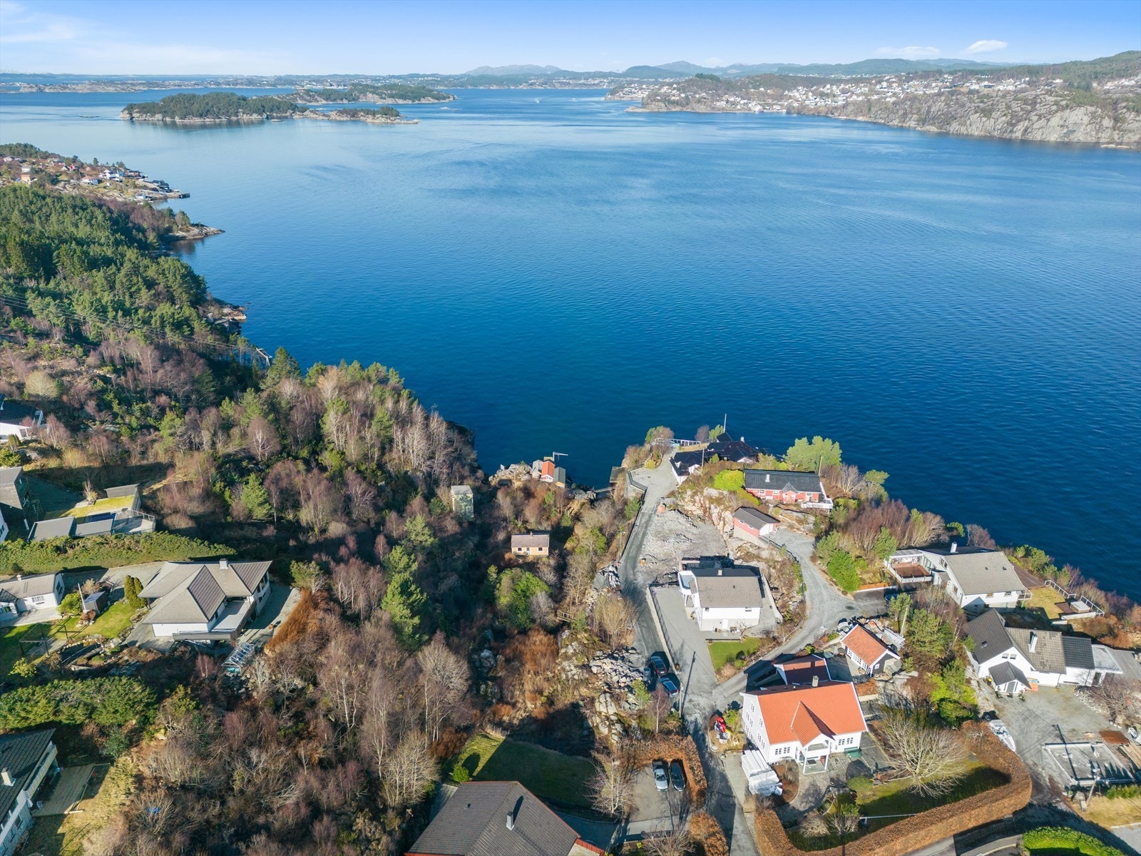 Tomten grenser til Liltlesotras største uberørte naturområde. For den turglade er det derfor mange flotte turområder i nærheten. Galleribilde
