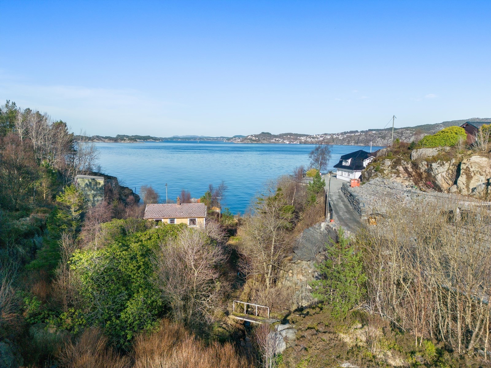 Området er et svært populært og sentralt boligfelt på Sotra, omgitt av sjø, flotte turområder, samt et hyggelig og rolig nabolag. Galleribilde