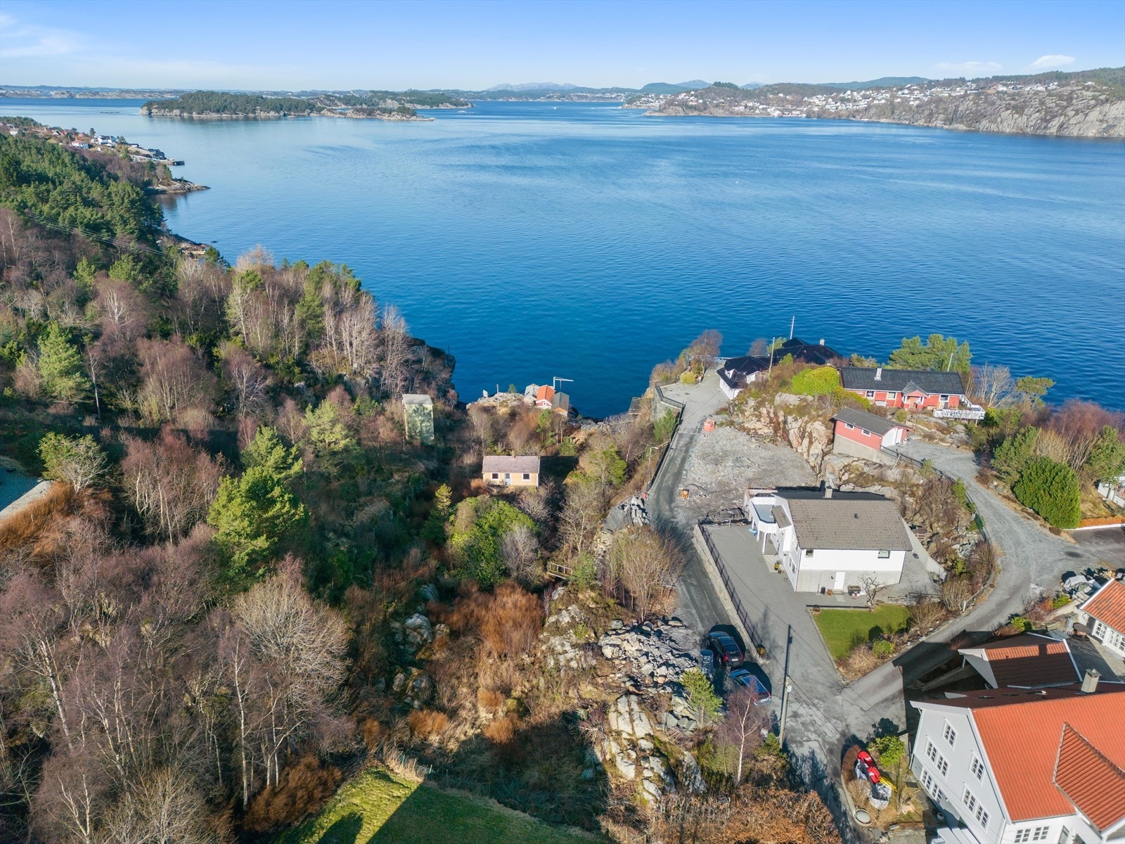 Det er sjeldent at det dukker opp tomter her, og kanskje dette er siste mulighet for å bygge nytt på Hjelteryggen. Galleribilde