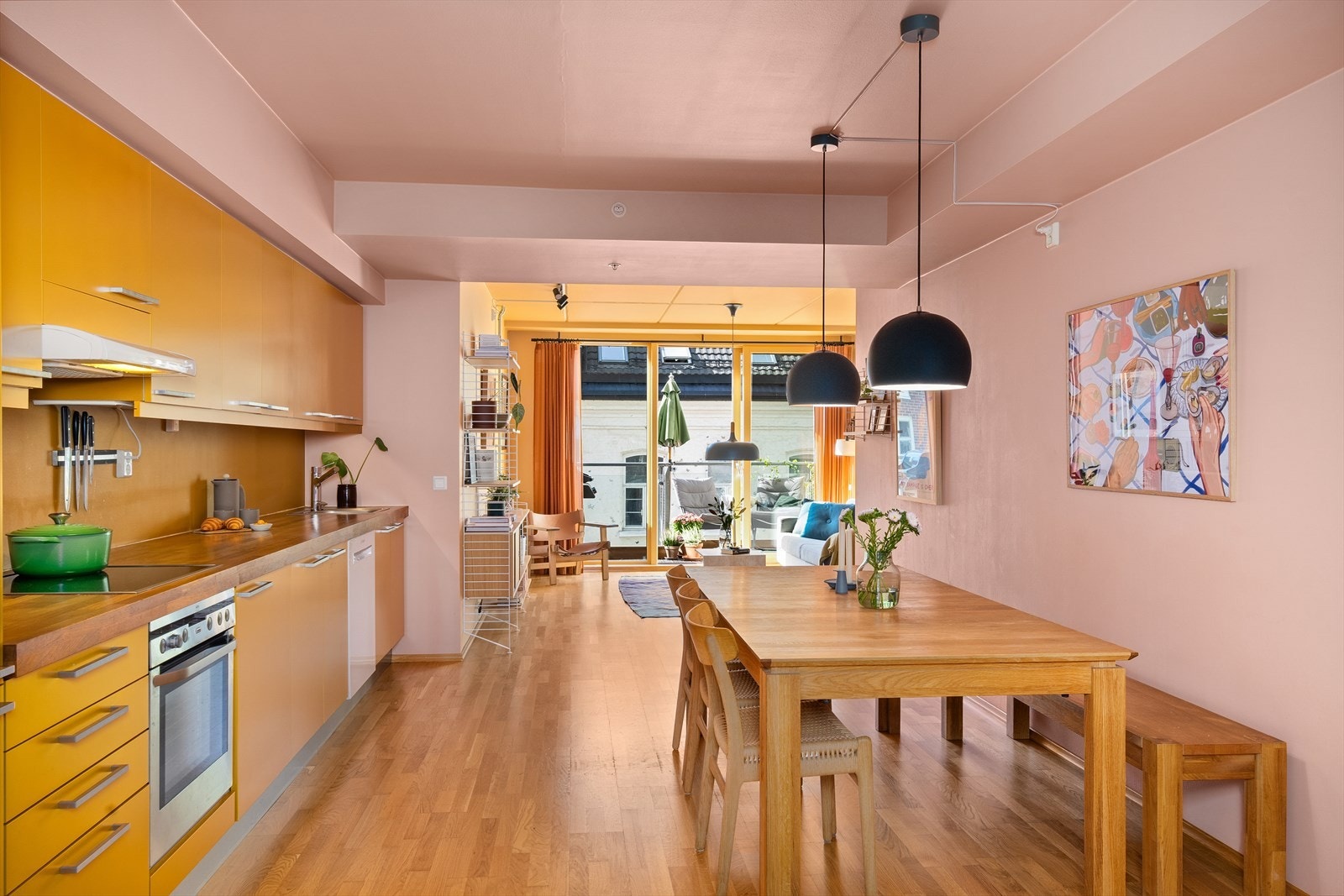 Leiligheten er fargesatt av Koi Fargestudio. Galleribilde