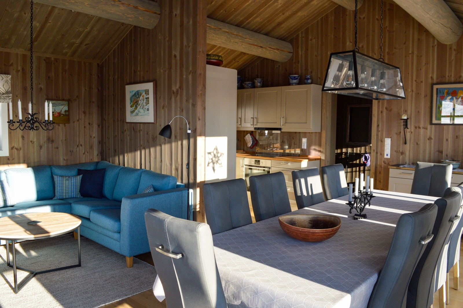 Fra en hyttemodell med lik løsning stue/kjøkken. Galleribilde