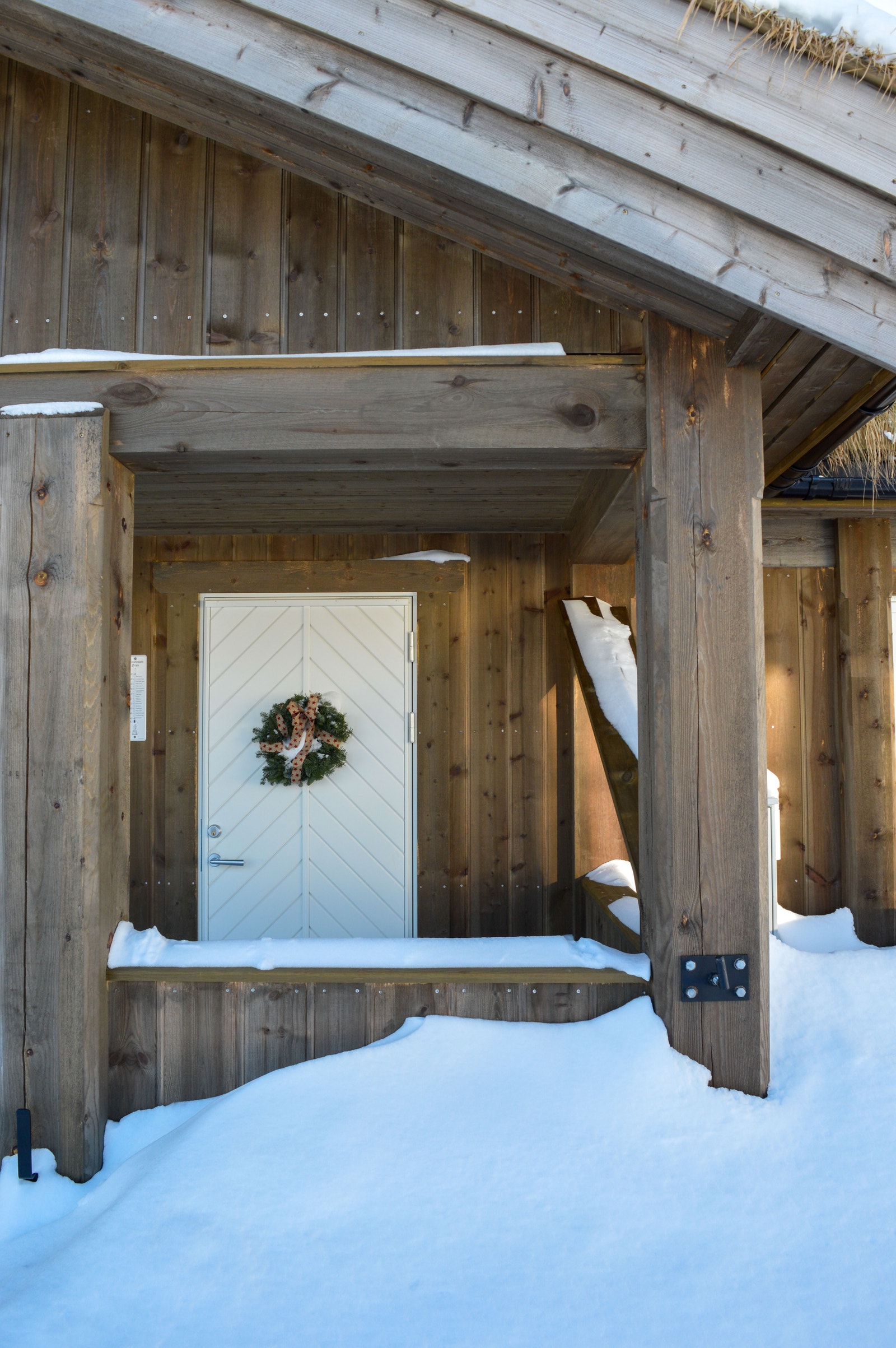 Inngangsparti med svalgang. Galleribilde