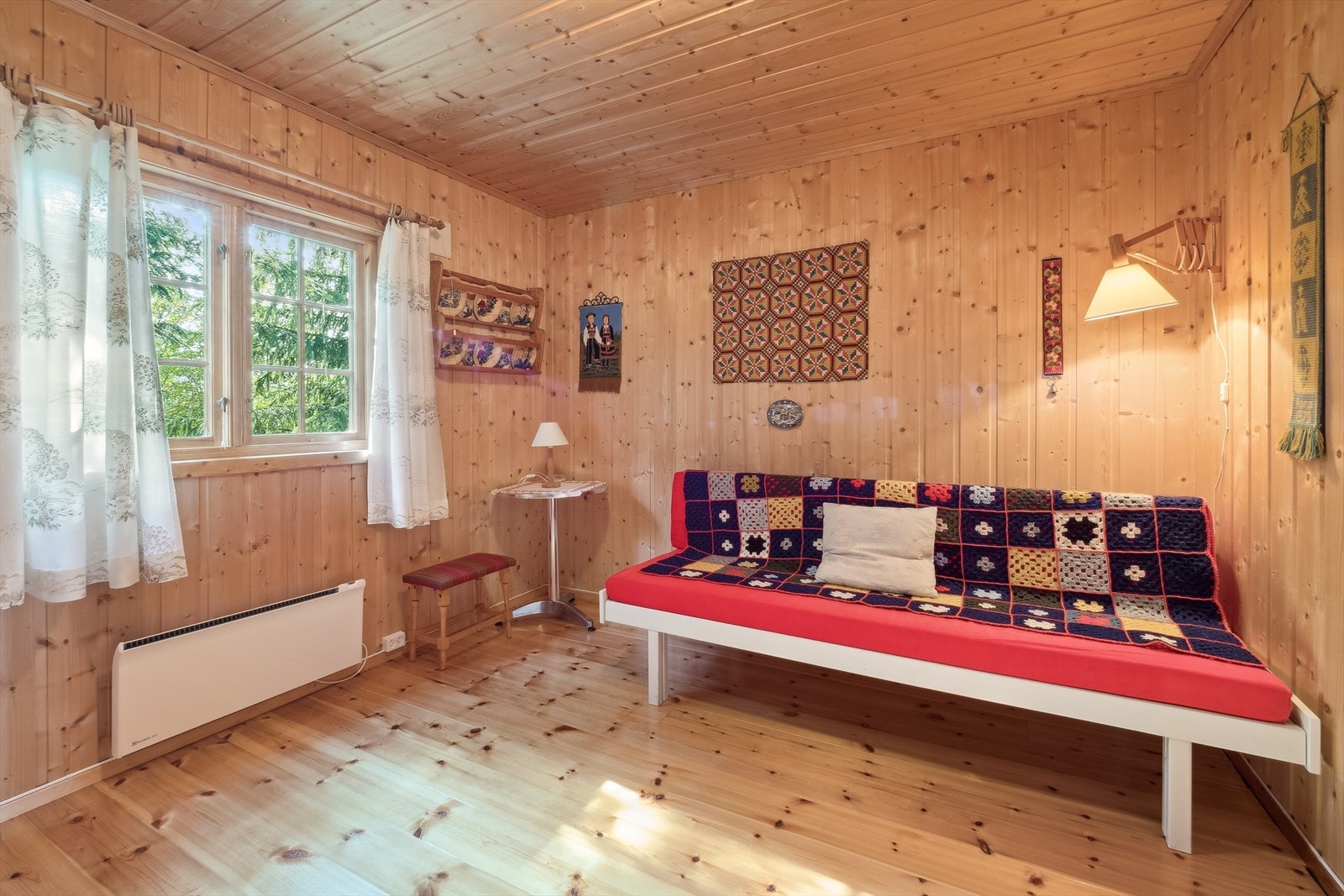 Hytta har to romslige soverom. Galleribilde