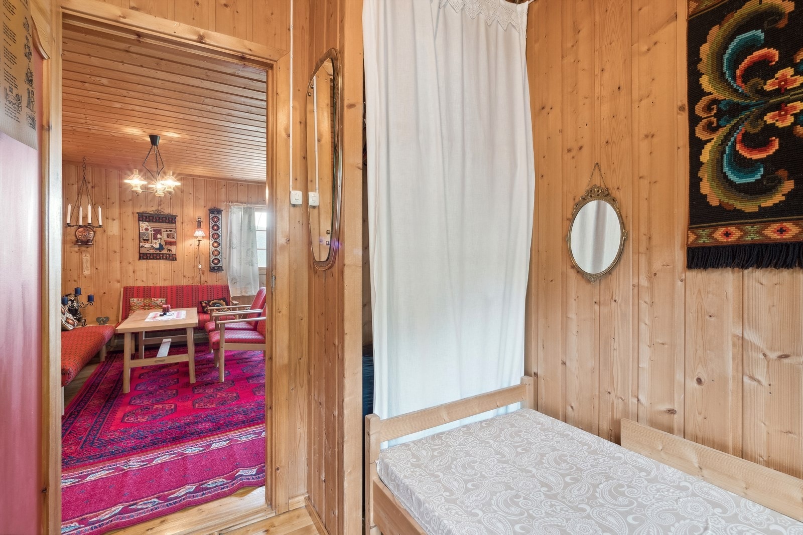 Begge soverommene har rikelig med plass til garderobeskap eller kommode. Galleribilde