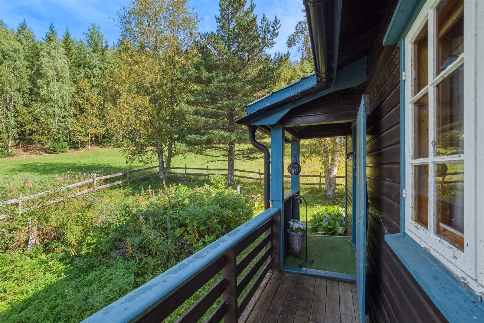 Et hyggelig inngangsparti ønsker deg velkommen inn. Galleribilde