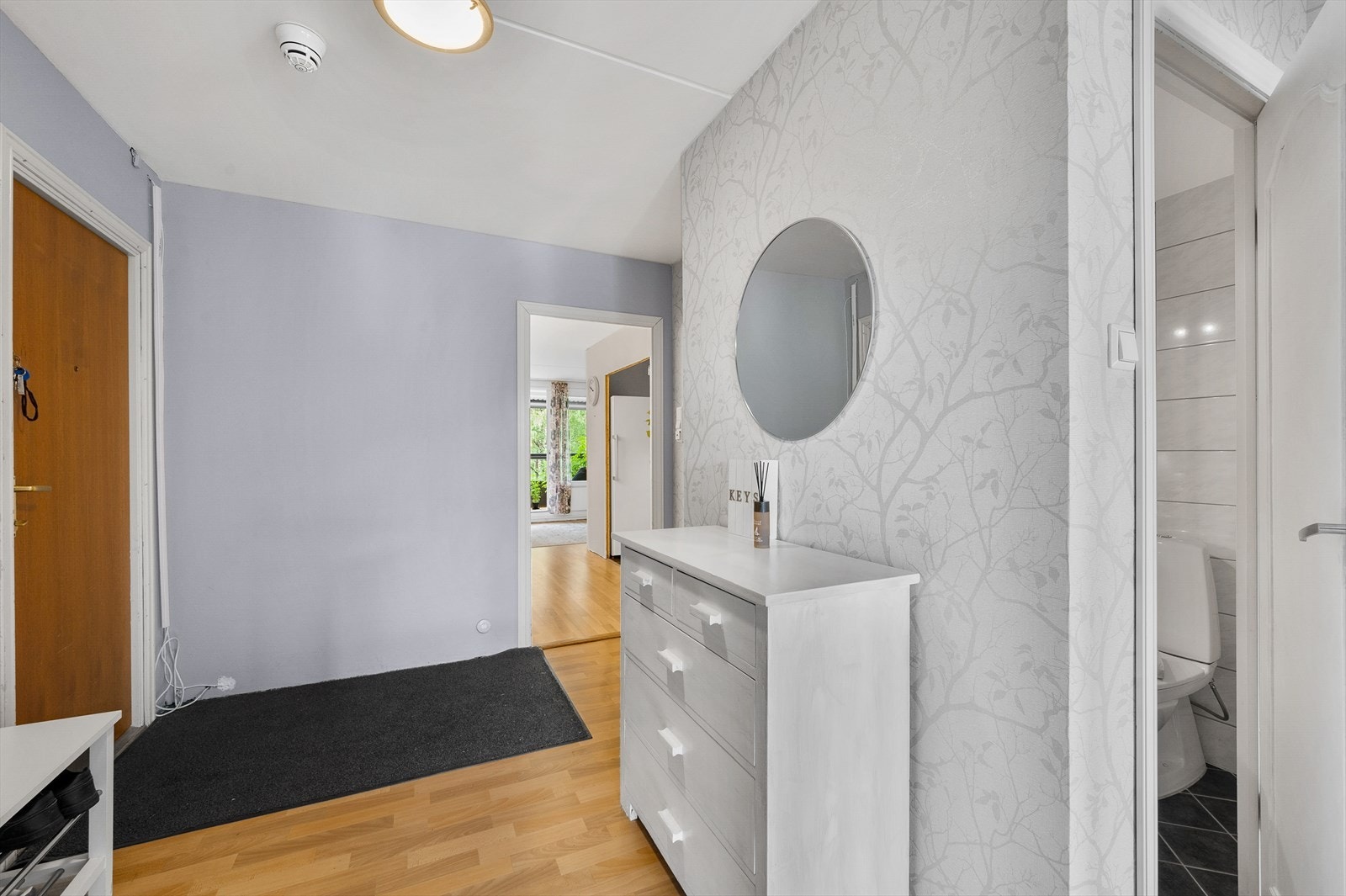 - Entré med god plass for oppbevaringsløsninger - Galleribilde