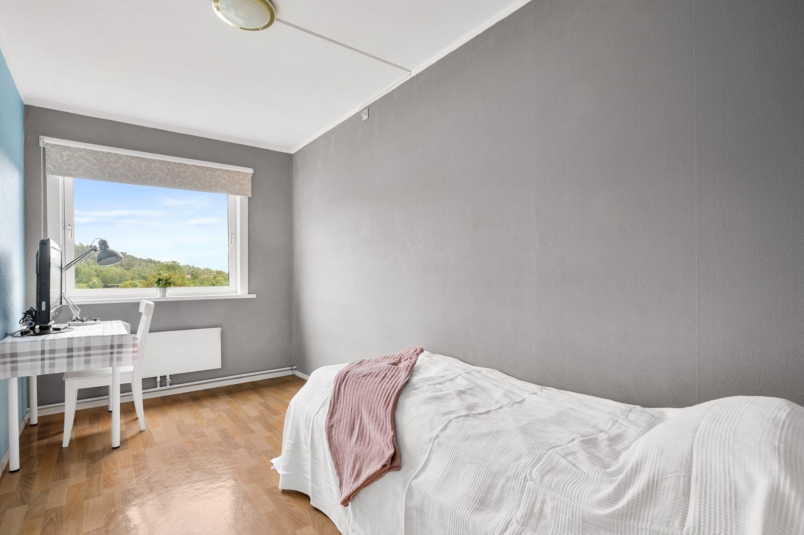 - Soverom nr 2 har plass til garderobeskap - Galleribilde