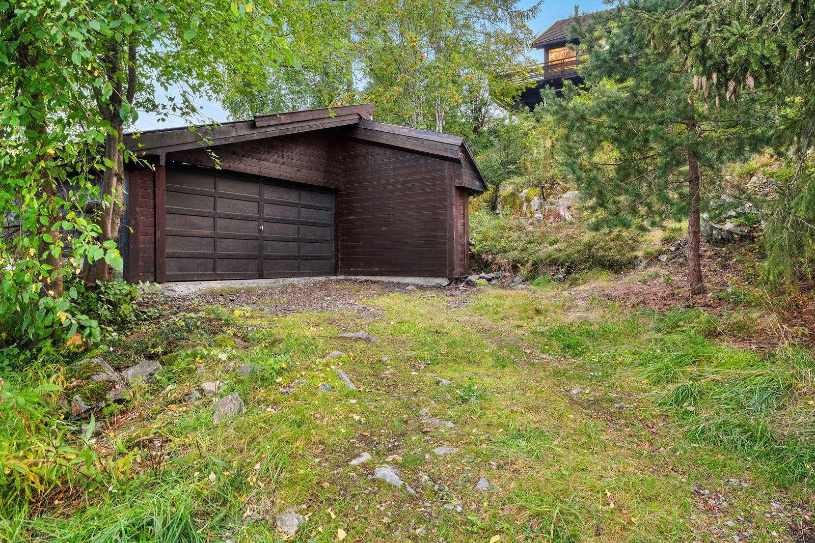 Det medfølger arkitekttegnet dobbeltgarasje på egen tomt... Galleribilde