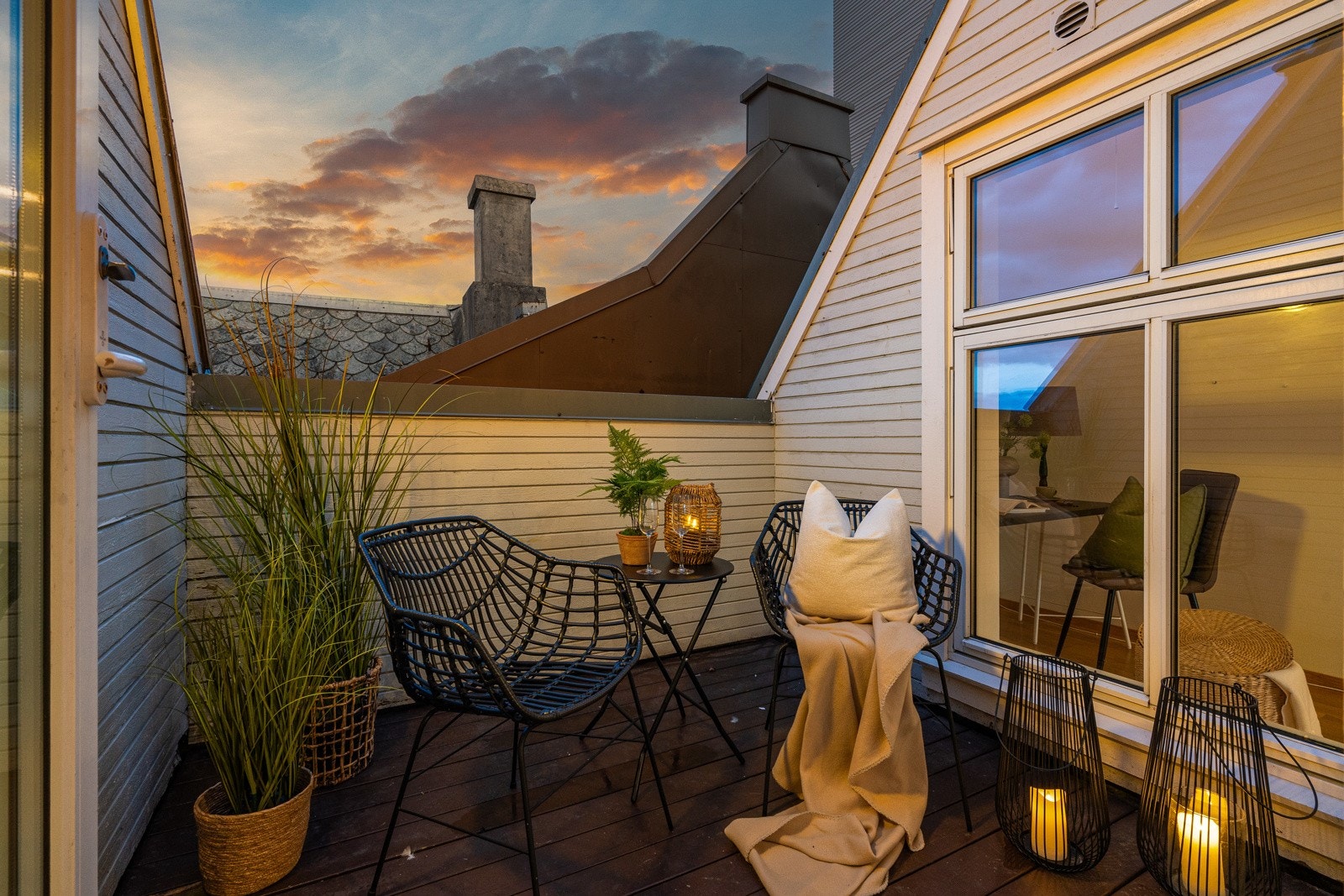 Fra leiligheten har man utgang til herlig, solrik balkong. Galleribilde