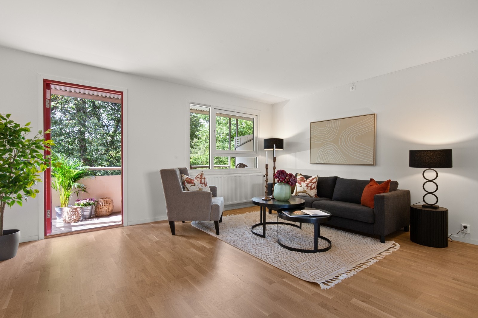 Velkommen til Gustav Vigelands vei 36, en unik toppleilighet med utsikt og gjennomgående lys i Casinetto borettslag på Skøyen. Galleribilde