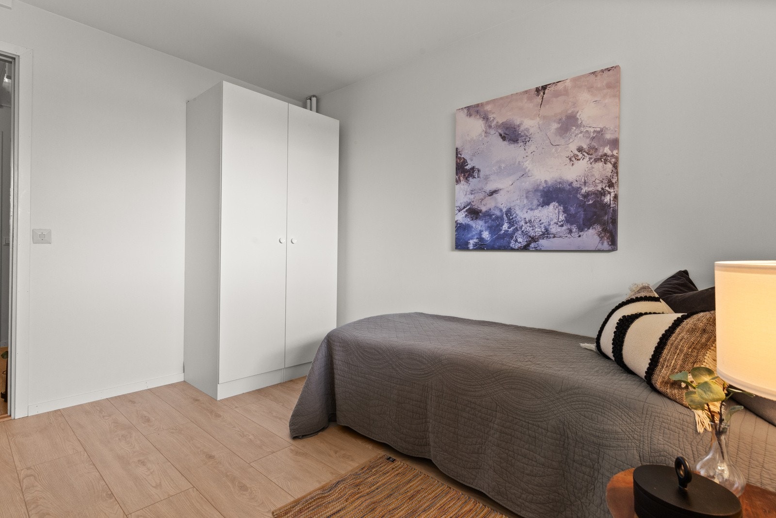 God plass til garderobeskap også på soverom 2. Galleribilde