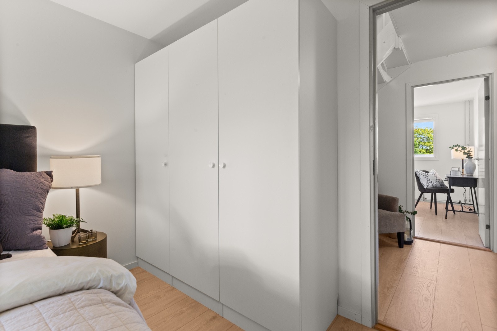 Garderobeskap på hovedsoverom. Galleribilde