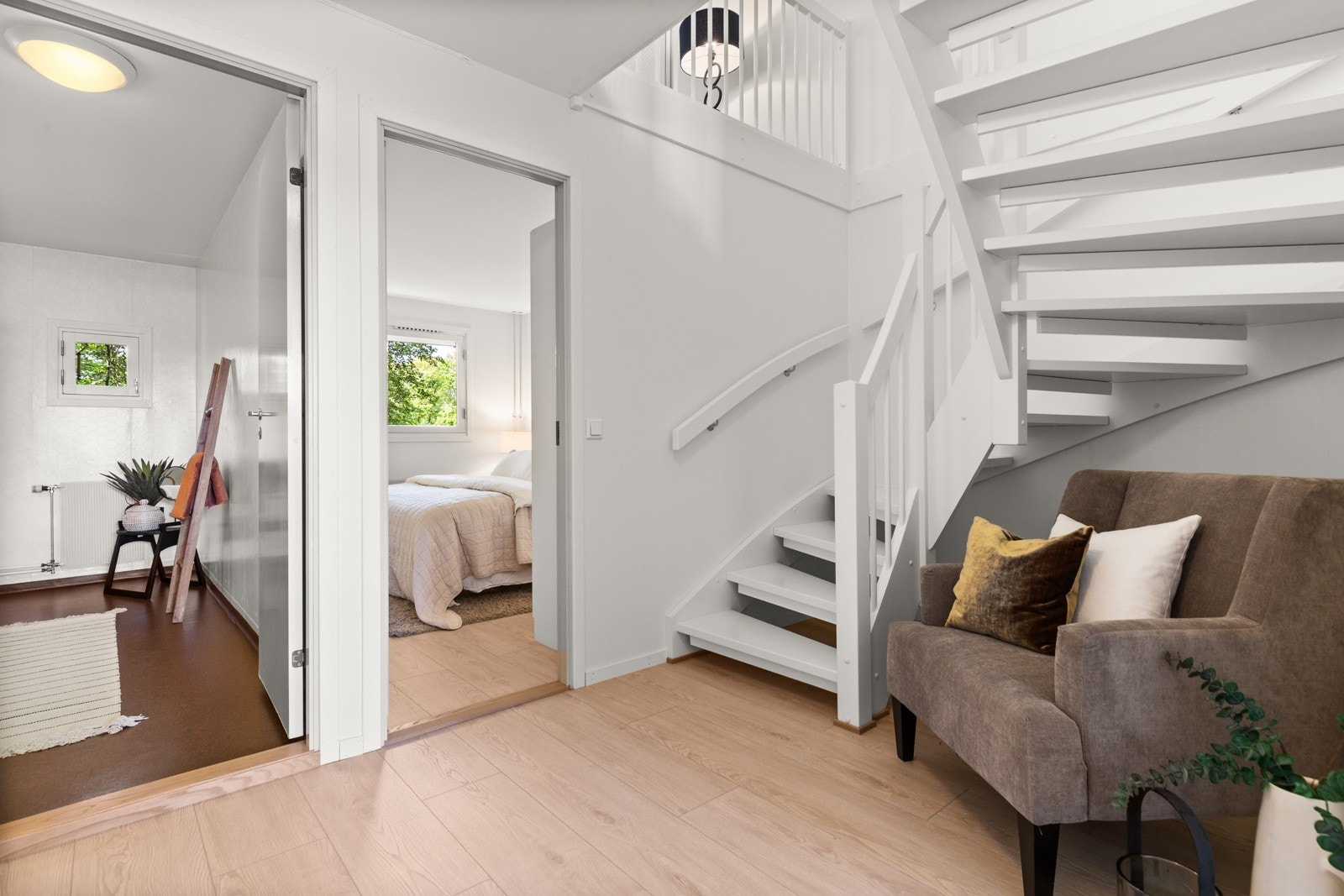 Trapperom som fører til soverommene, badet og toalettet. Galleribilde