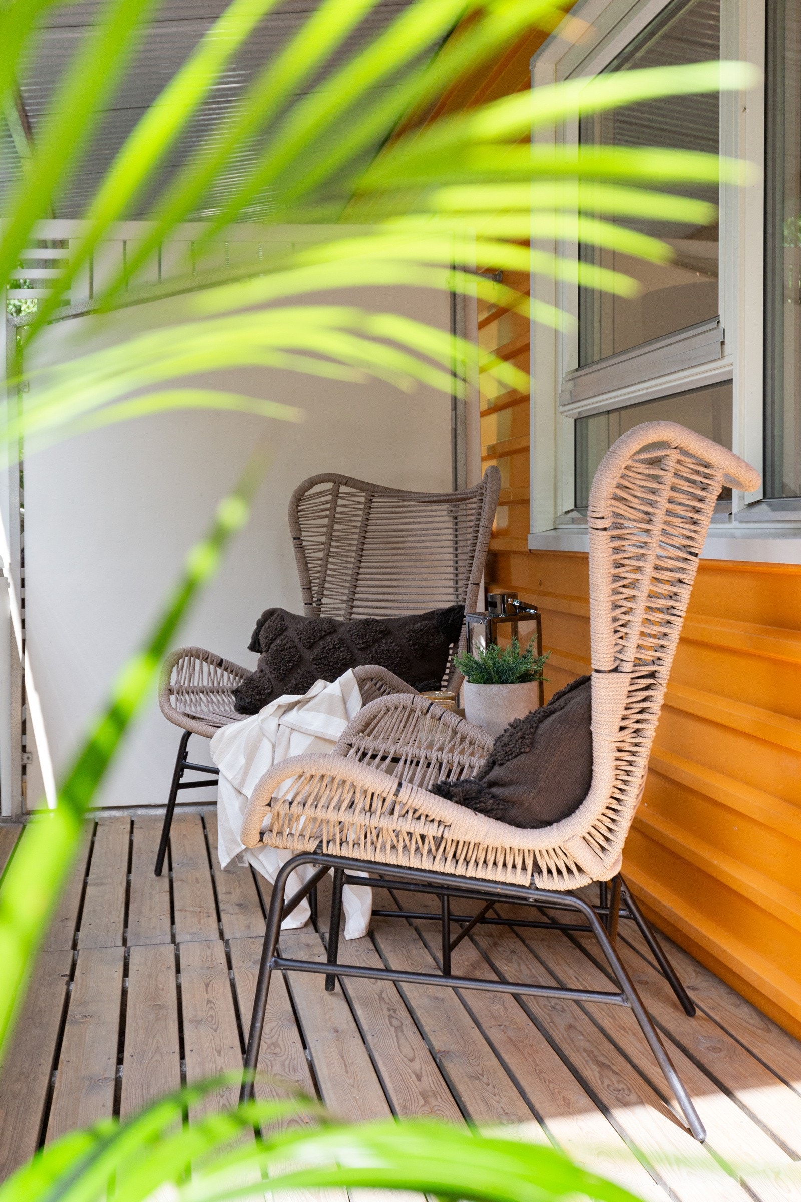 Det er plass til diverse utemøbler for hygge på balkongen. Galleribilde