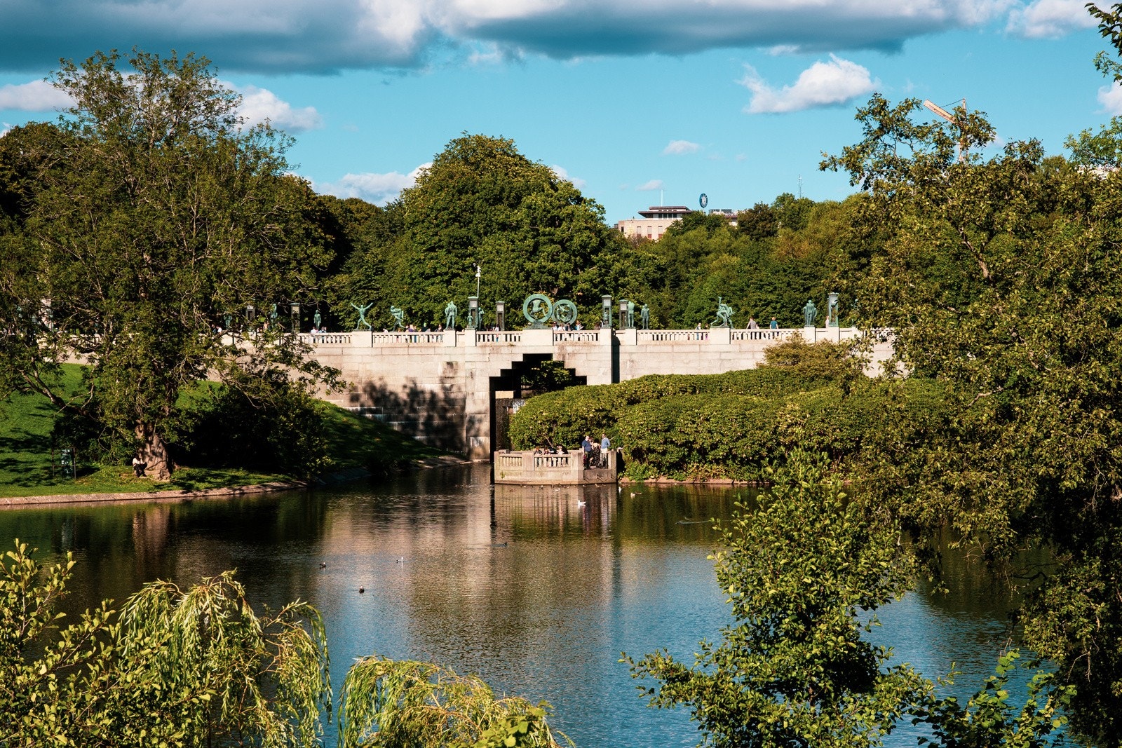 Idylliske Frognerparken er rett ved leiligheten. Galleribilde