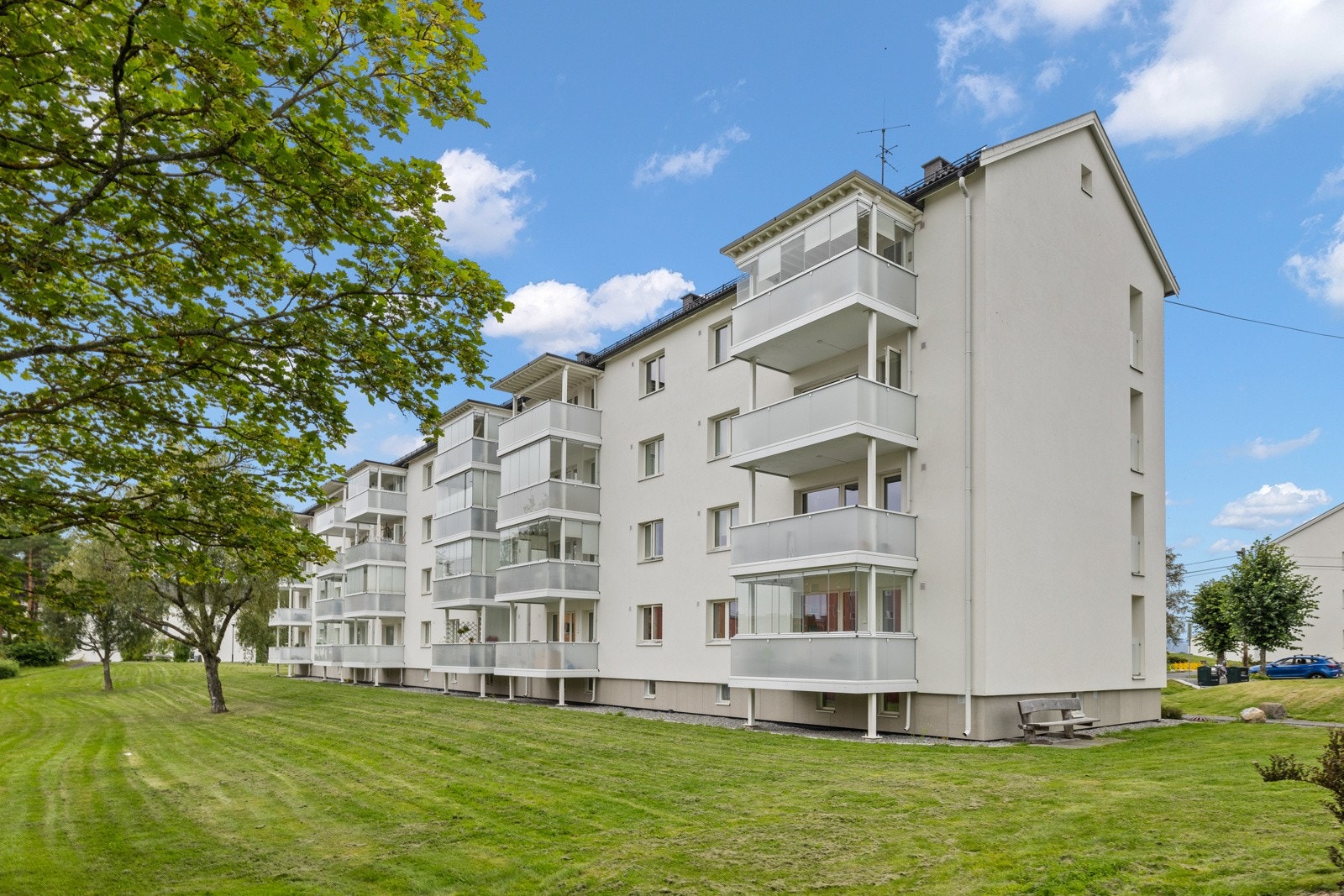 Manglerud borettslag består av 224 andelsleiligheter. Leiligheten ligger på enden av blokka. Fransk balkong på hovesoverom Galleribilde