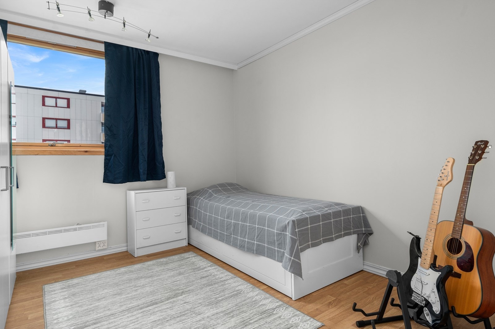 Det andre soverommet måler 11,5 m² og har også god plass til dobbeltseng og garderobeløsninger. Galleribilde