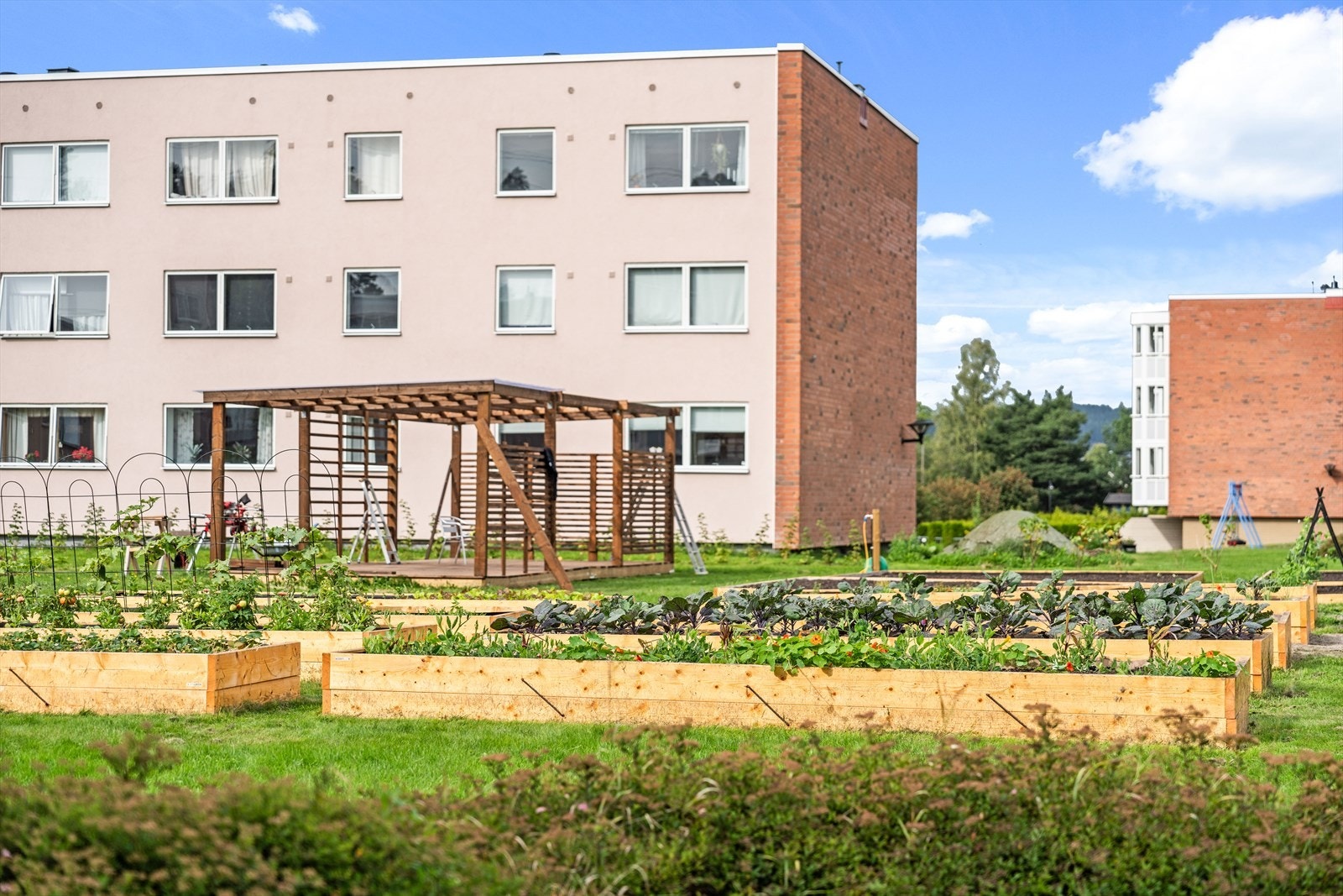 Det er etablert pallekasser for beboerne på fellesområdet. Galleribilde