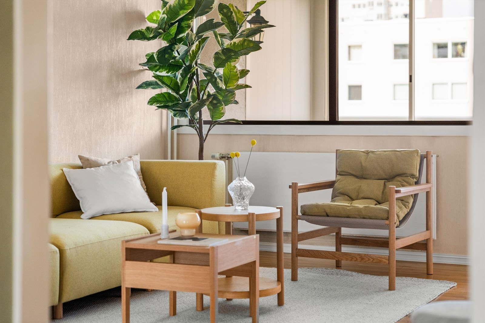 De store vindusflatene slipper inn rikelig med naturlig lys. Galleribilde
