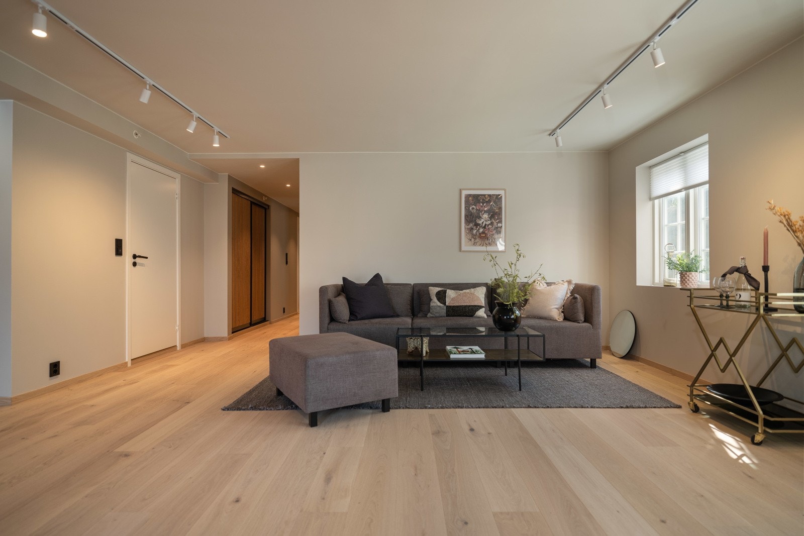 Rommet fremstår moderne, med tidsriktige detaljer og en svært god utforming. Galleribilde