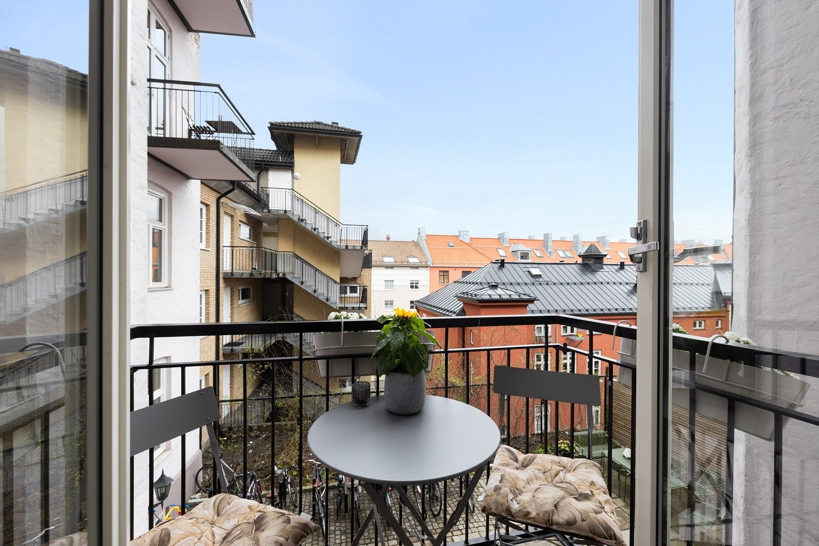 En flott 3-roms selveierleilighet beliggende sentralt i rolige og hyggelige omgivelser på Tøyen. Galleribilde