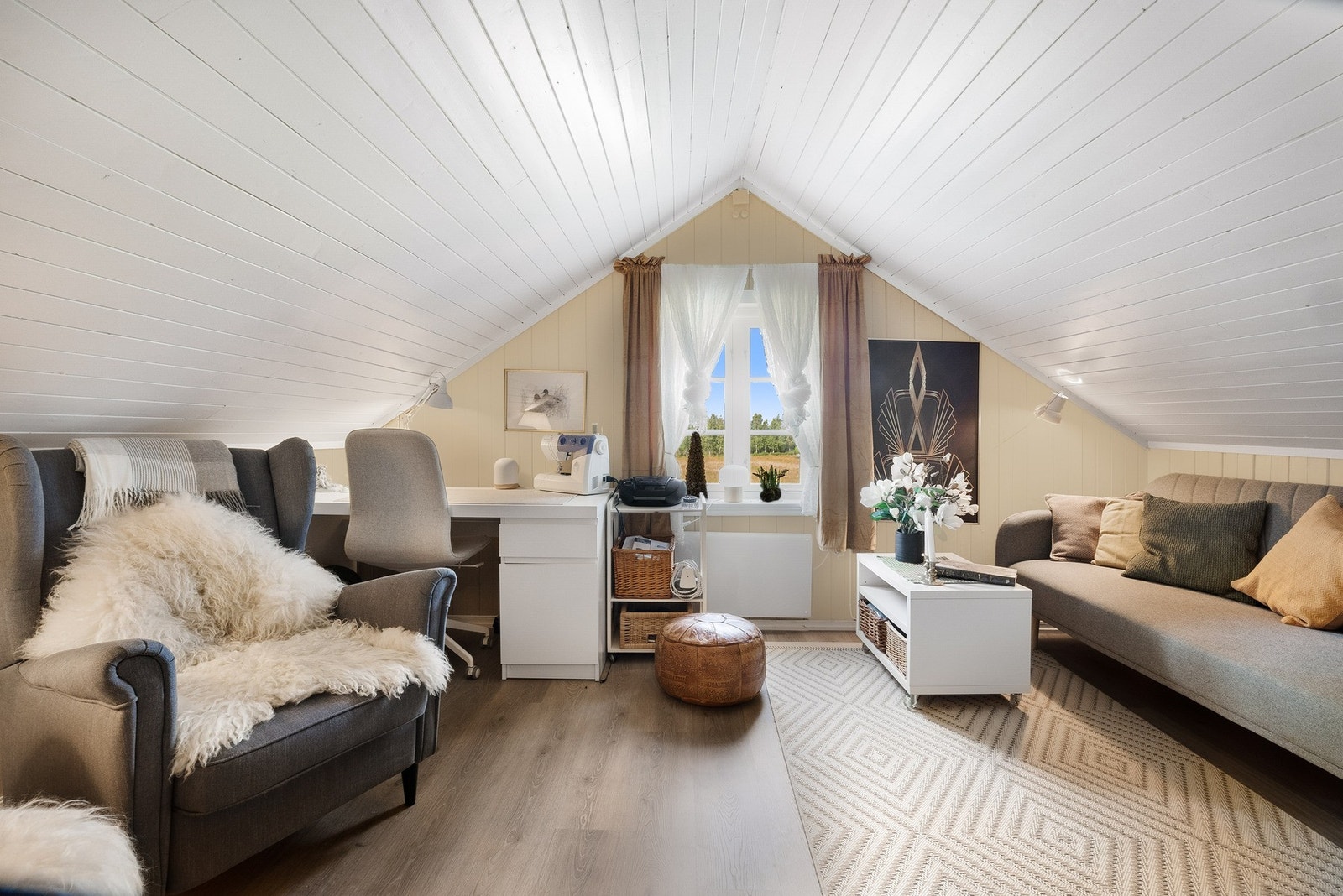 Romslig soverom. Galleribilde