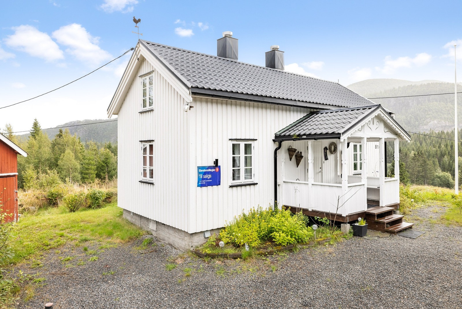 Det er enkel og grei adkomst fra offentlig vei, med parkering på egen tomt. Galleribilde