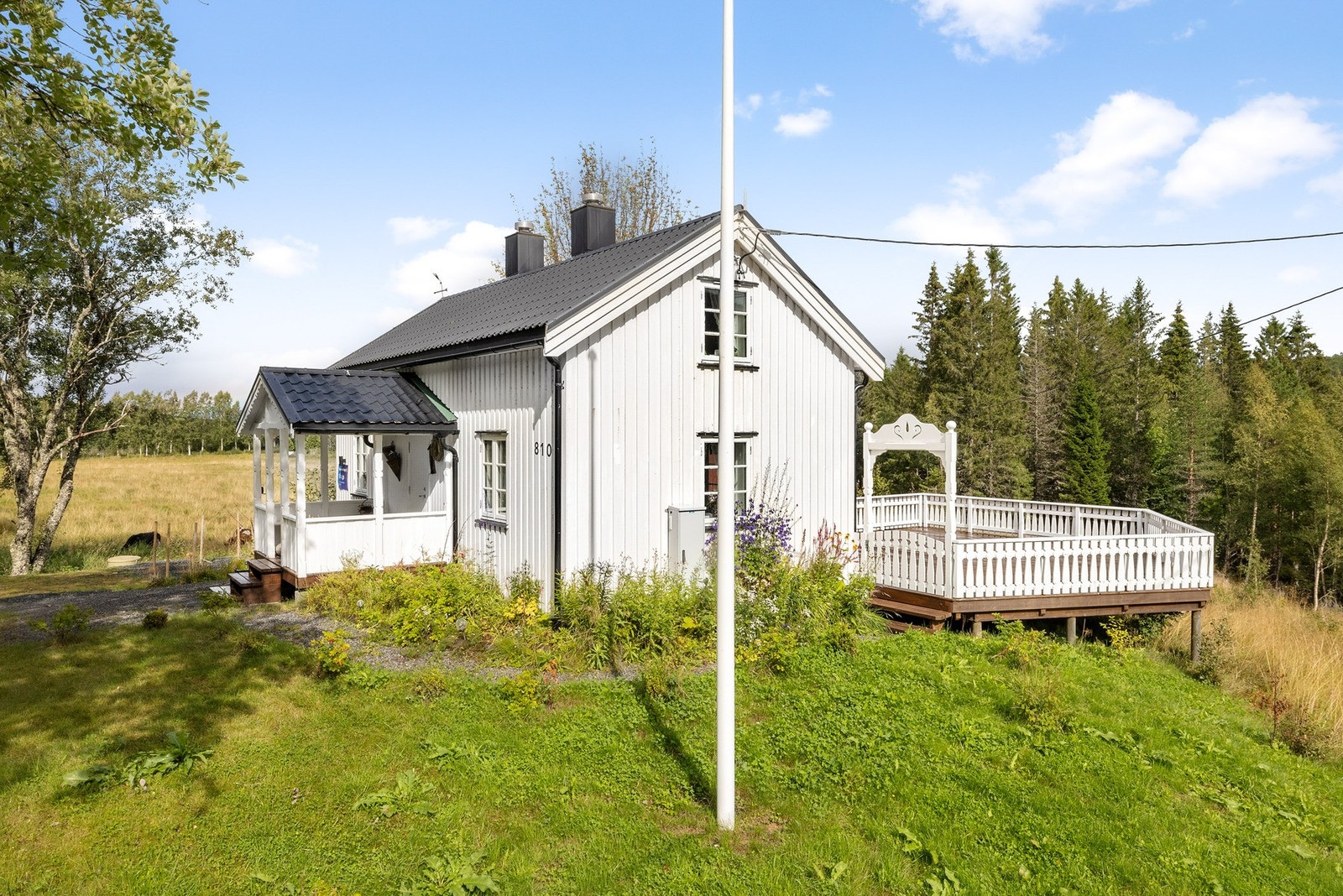 Eiendommen har utsikt til nærområdet med normalt gode lys- og solforhold. Galleribilde