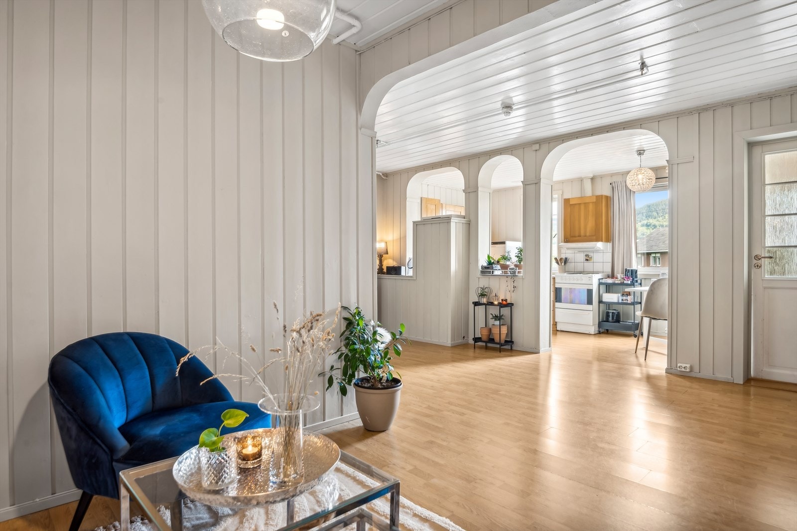 Adkomst til kjøkken fra stue. Galleribilde