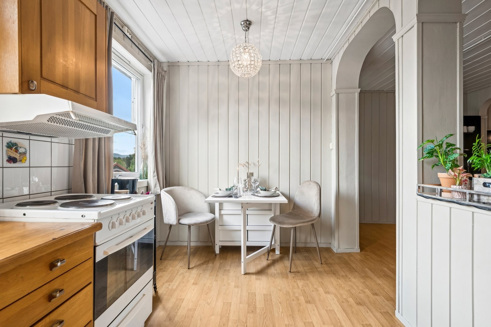 Godt med skap- og benkeplass. Galleribilde