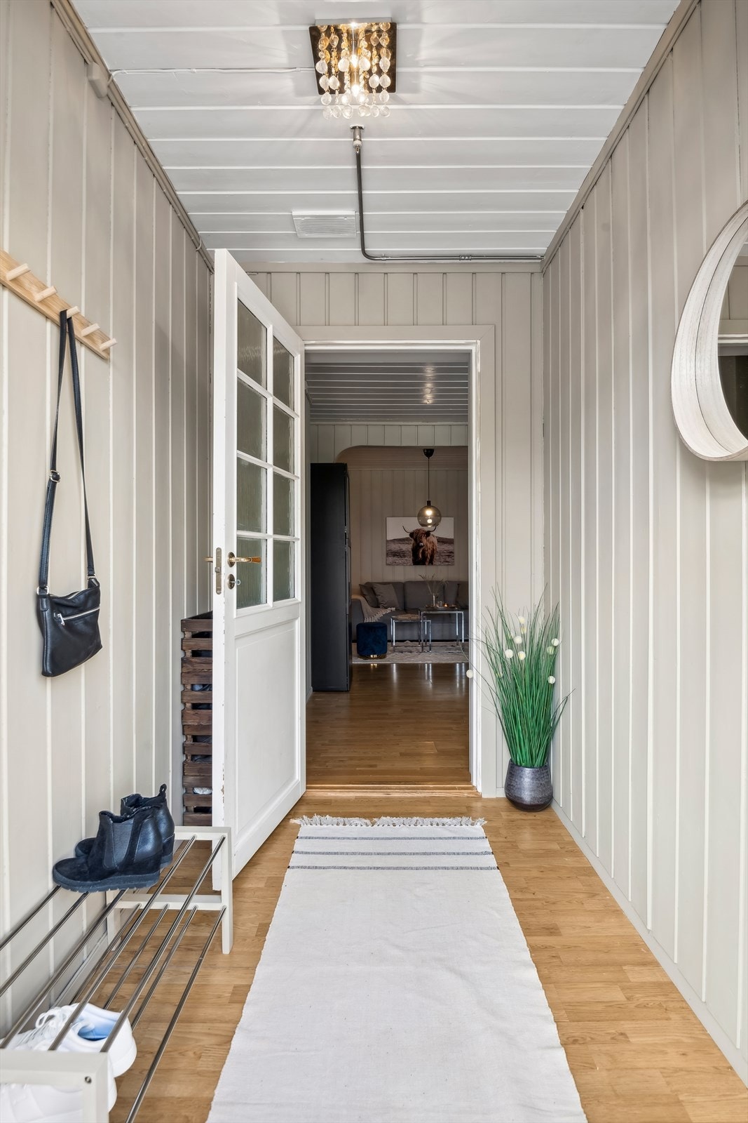 Entré med plass til sko og yttertøy. Galleribilde