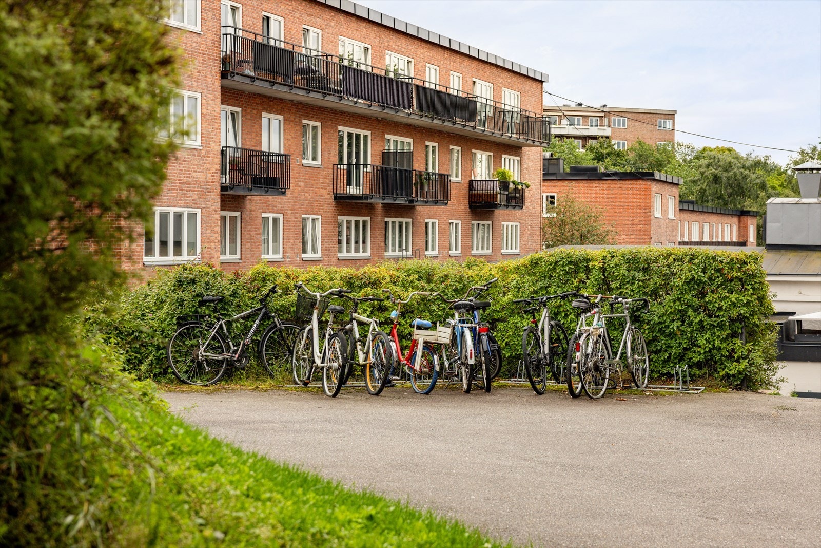 Felles sykkelparkering til bruk for beboere. Galleribilde