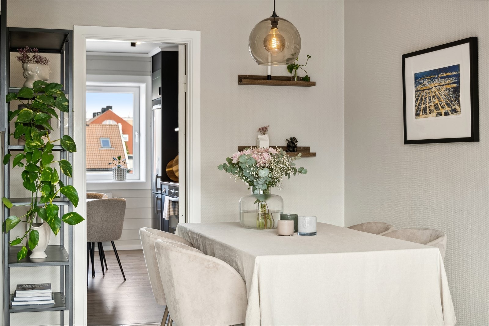 God plass til spisestue til sosiale sammenkomster! Galleribilde
