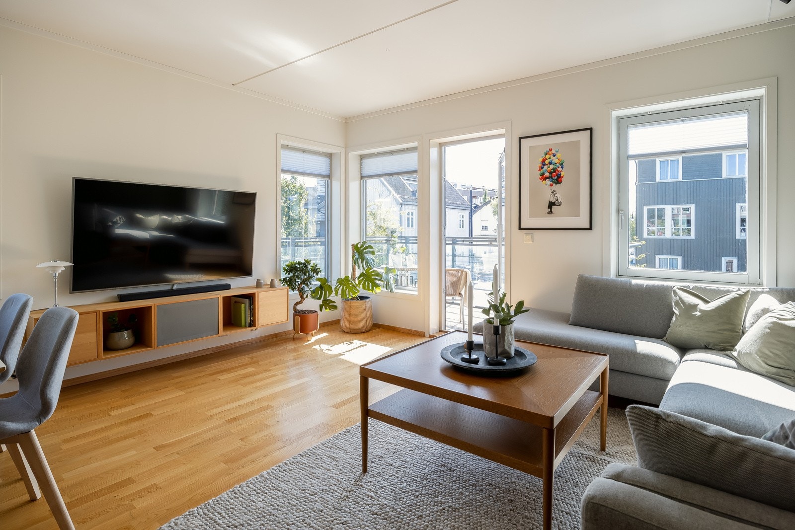 Gjennomgående pen og velholdt standard i et fint og rolig sameie. Galleribilde