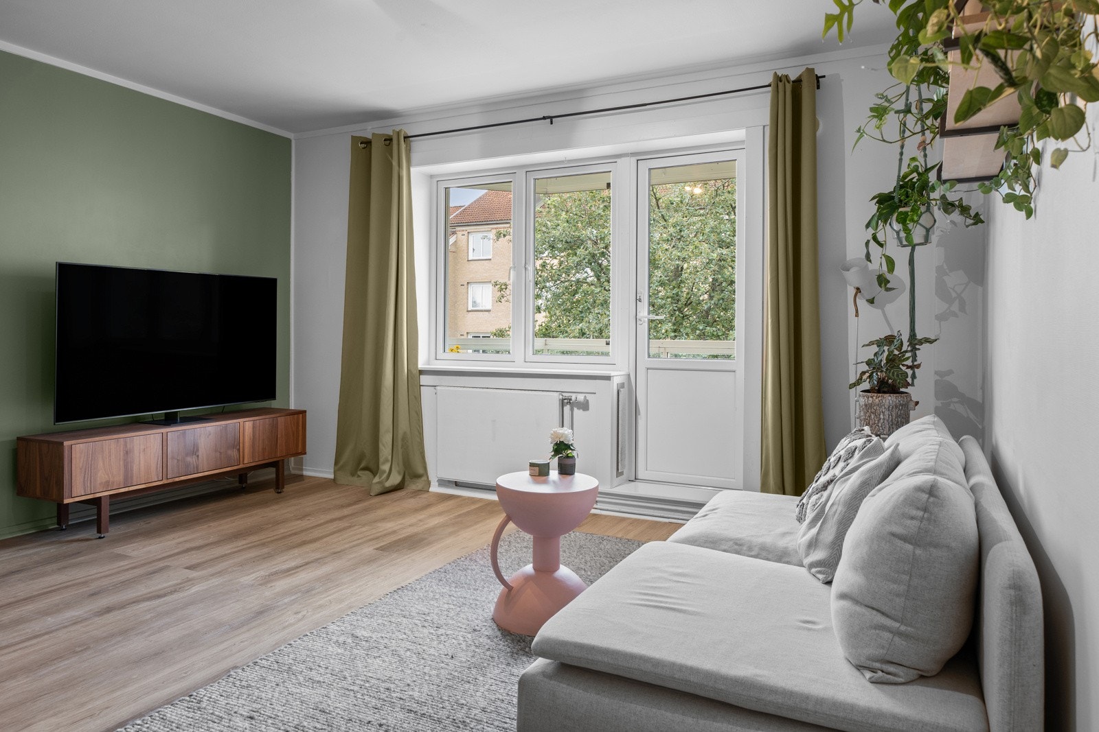 På varme sommerdager blir det naturlig å åpne opp balkongdøren! Galleribilde