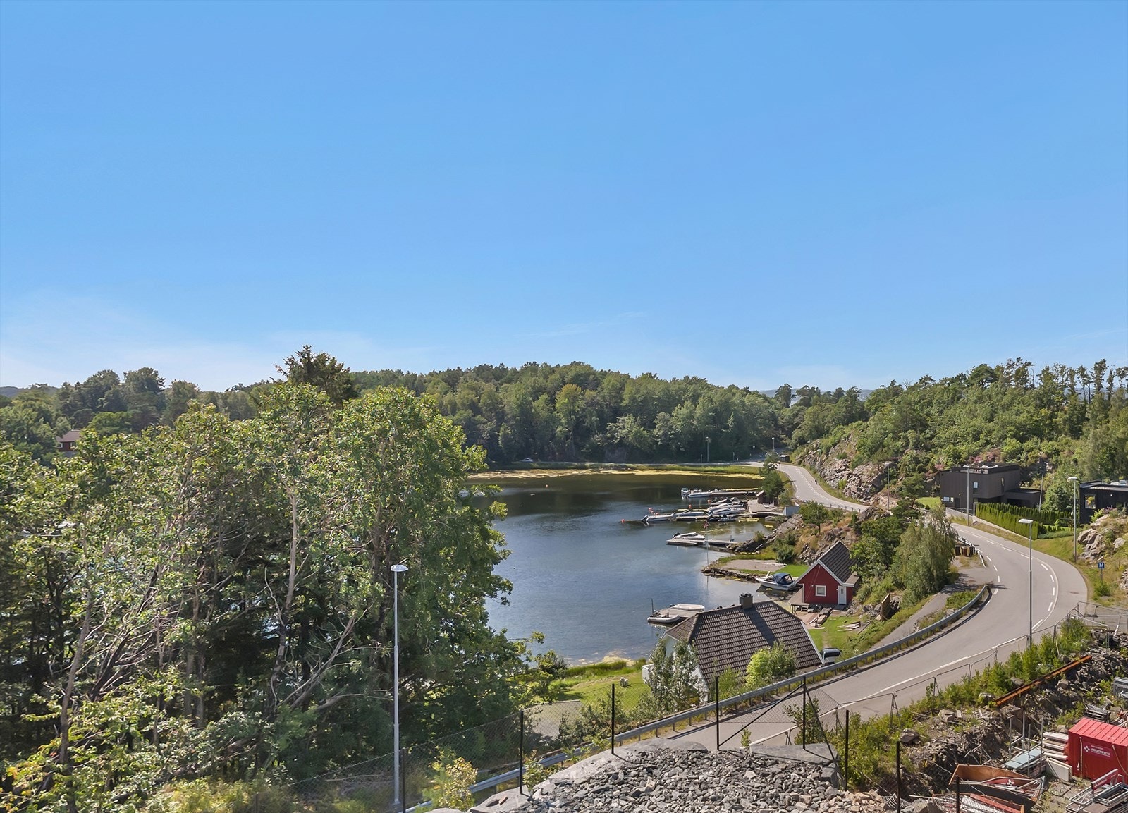 Dvergsnesbrinken 33 - Utsikt omtrent fra takterrasse (8 meter over bakkeplan) Galleribilde