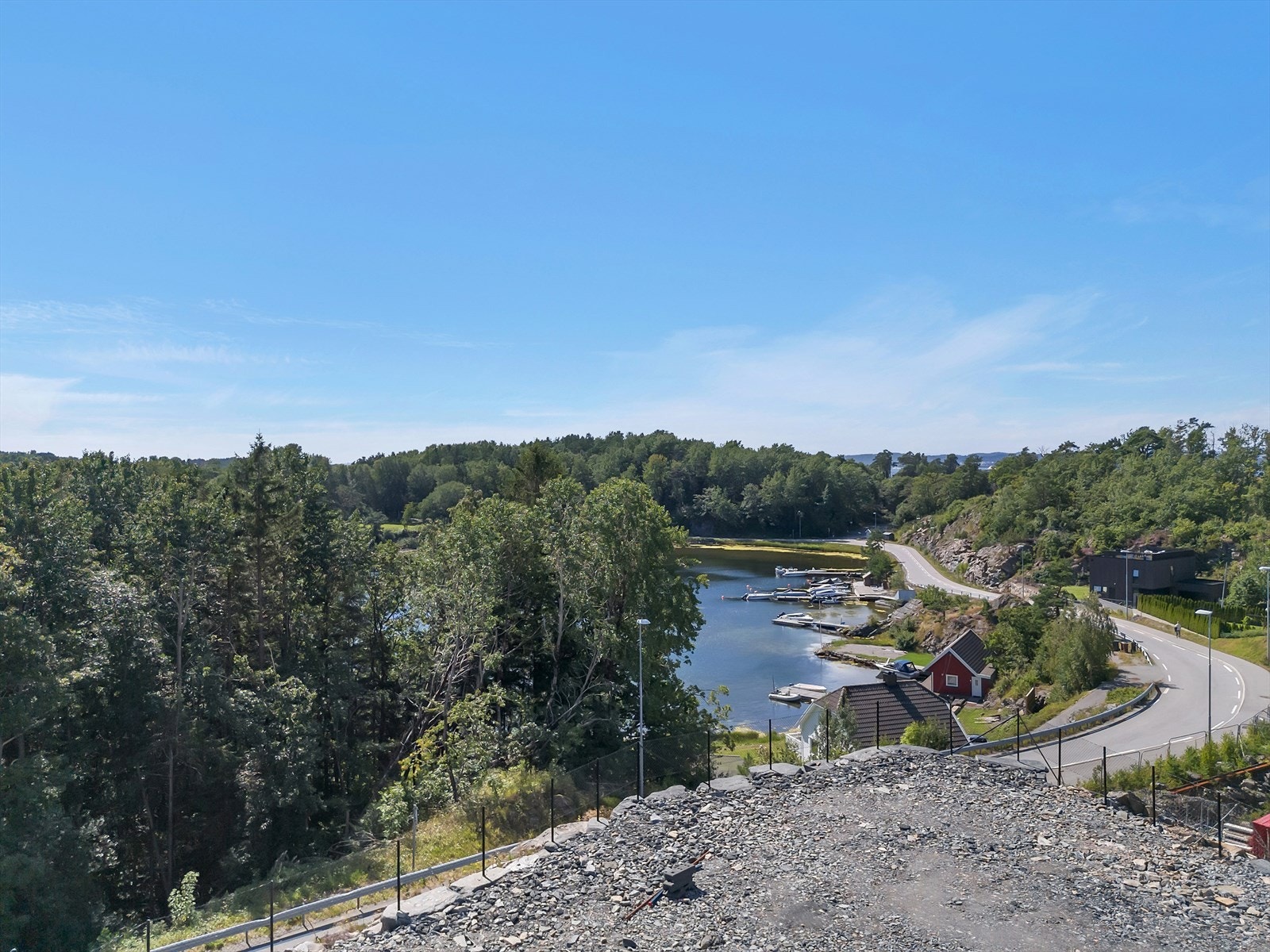 Dvergsnesbrinken 31 - Utsikt omtrent fra takterrasse (8 meter over bakkeplan) Galleribilde