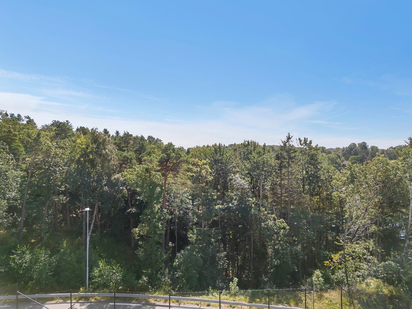 Dvergsnesbrinken 33 - Utsikt omtrent fra takterrasse (8 meter over bakkeplan) Galleribilde