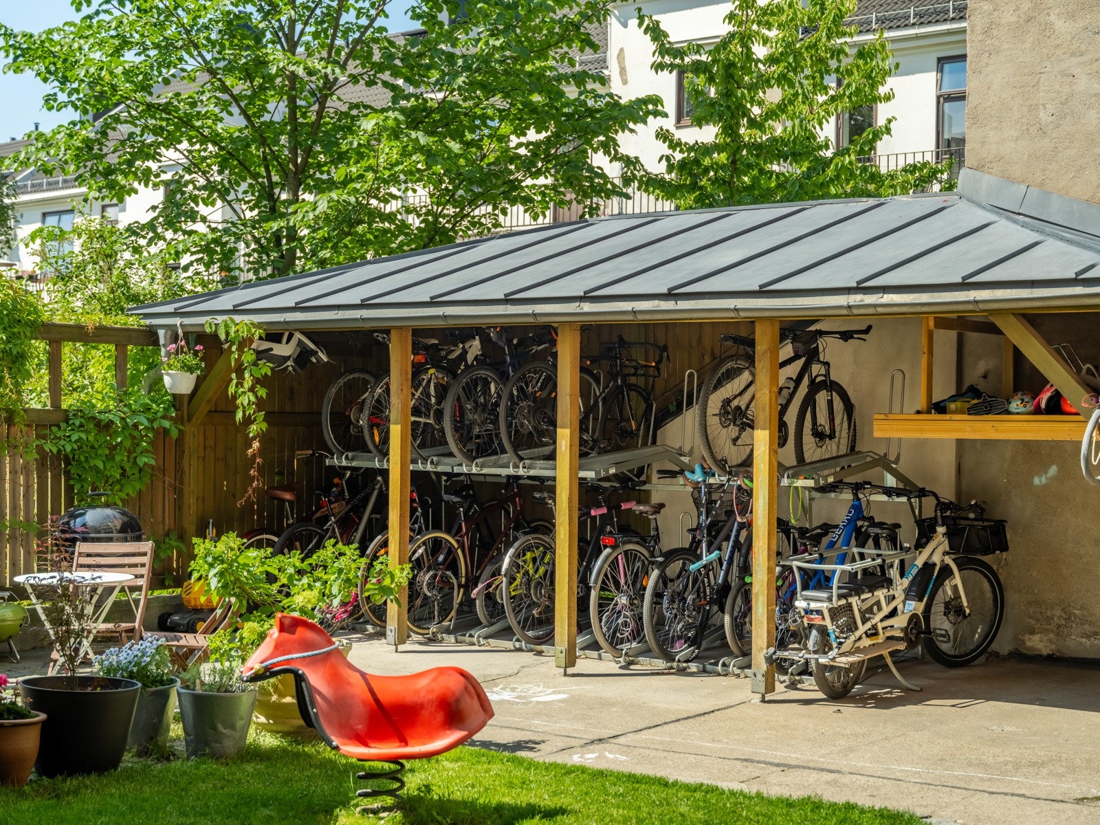 Praktisk sykkelparkering er laget til. Galleribilde