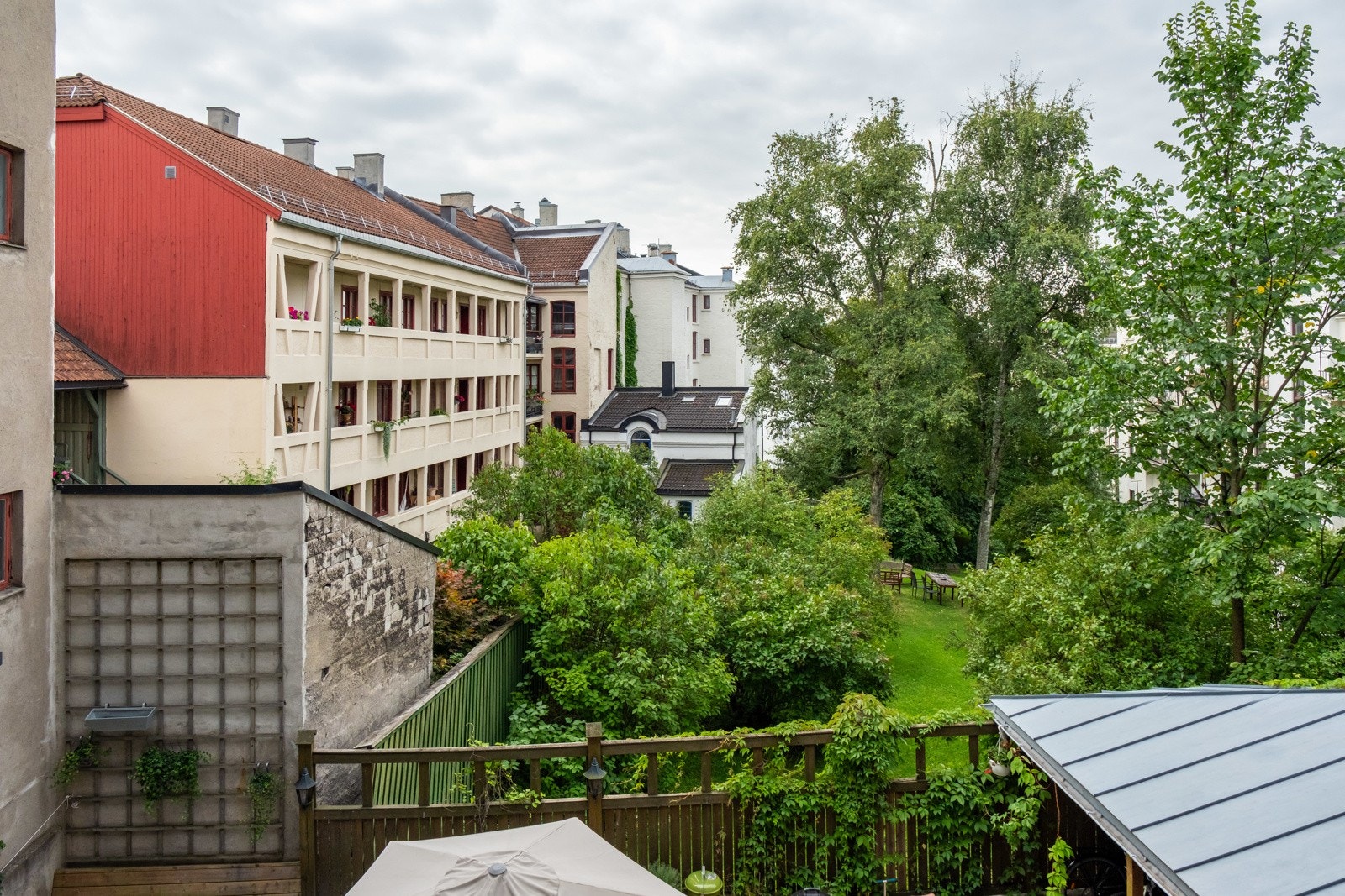 Herfra ser du ned til bakgården. Galleribilde