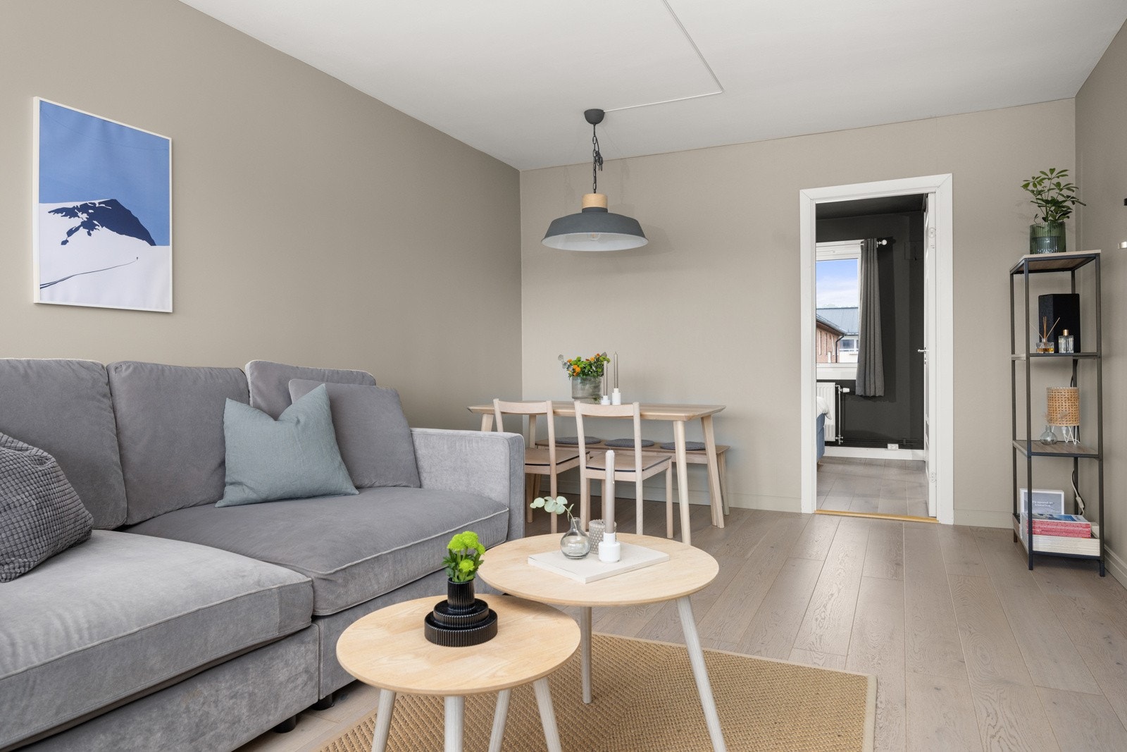 Moderne og slette vegger. Galleribilde