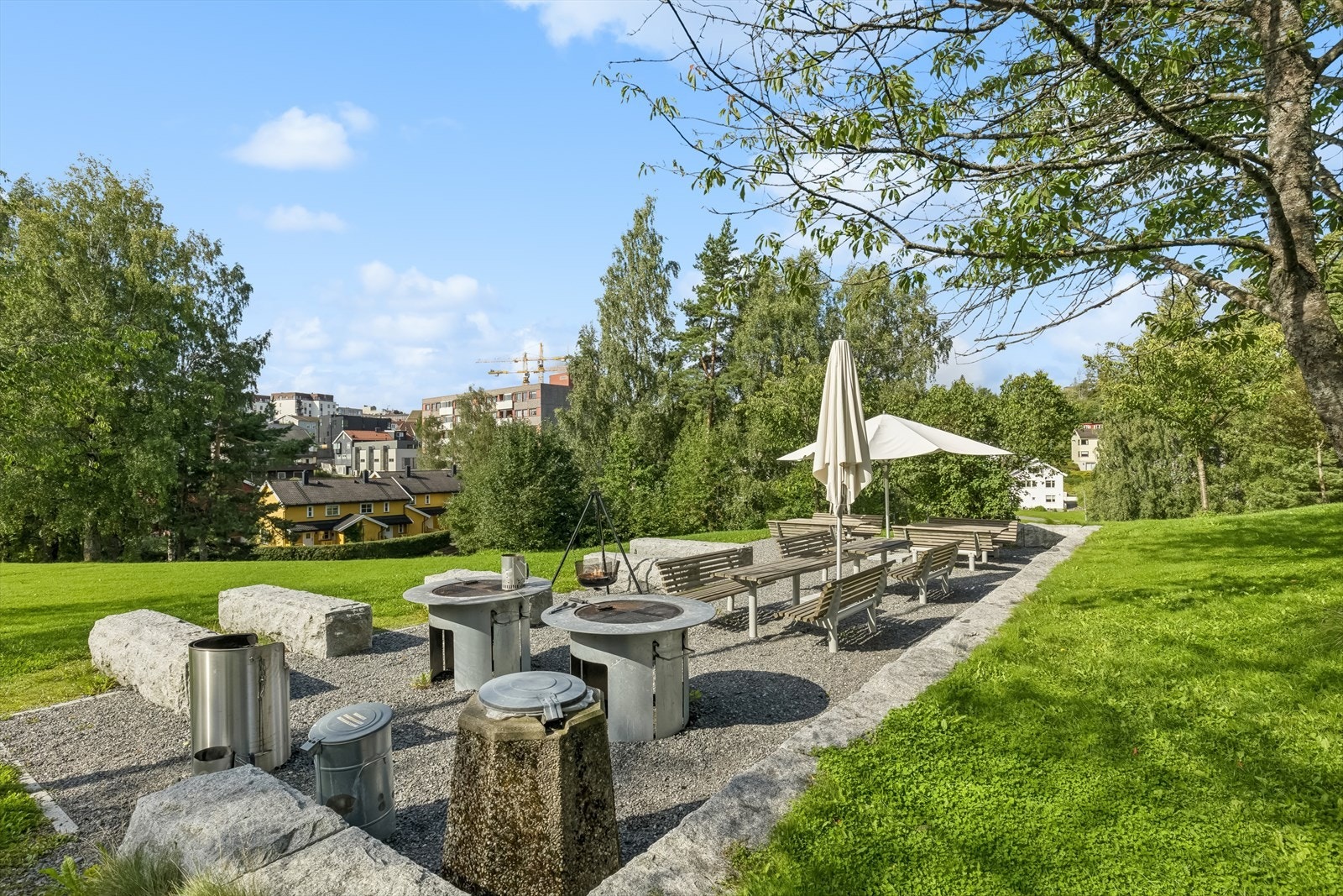 Meklenborg er et trivelig og hyggelig borettslag med felles utegrill. Galleribilde