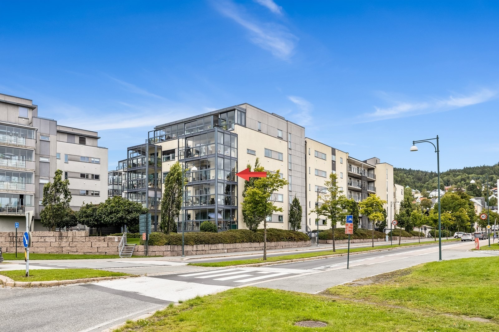 Flott 3-roms hjørneleilighet i 3. etasje med attraktiv beliggenhet på Bragernes Strand. Galleribilde