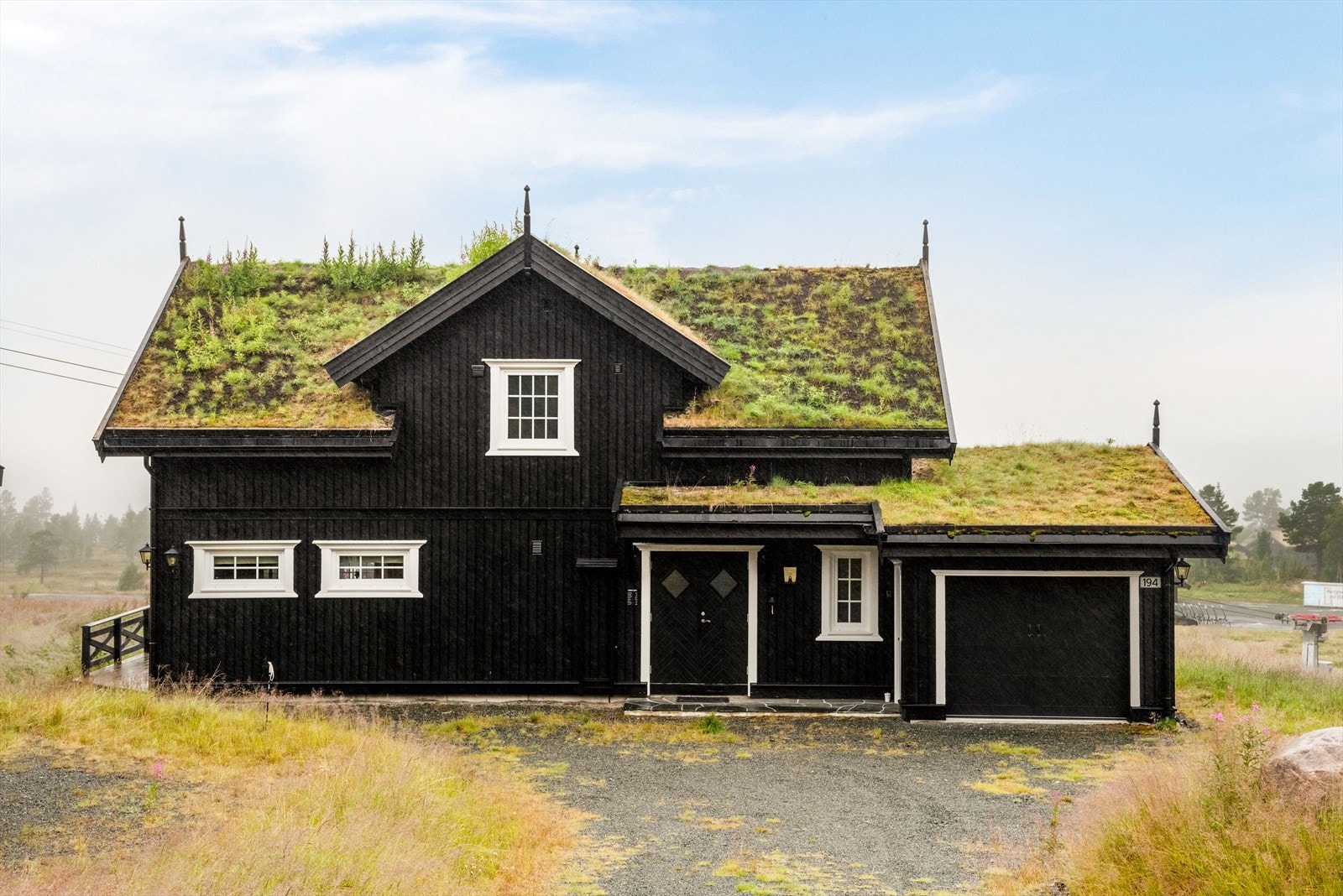 Det er i tillegg plass til en bil i garasjen i følge eier Galleribilde