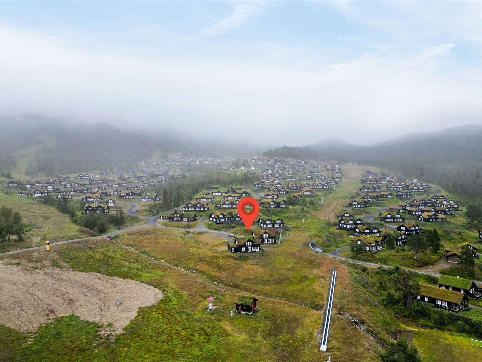 Rauland er meget familievennlig og har totalt 12 heiser og 26 nedfarter kombinert. Holtardalen har blant annet en 4-seters stolheis, to skitrekk og et skibånd for de aller minste. Galleribilde