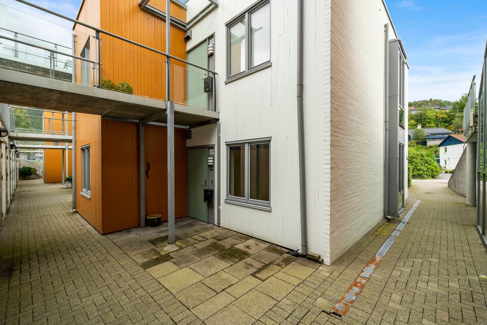 Det er trappefri adkomst til leiligheten. Galleribilde