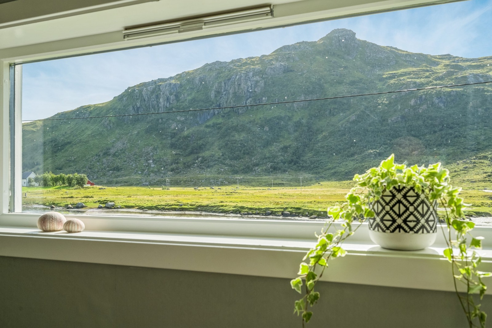 Utsikt fra vindu i stua. Galleribilde