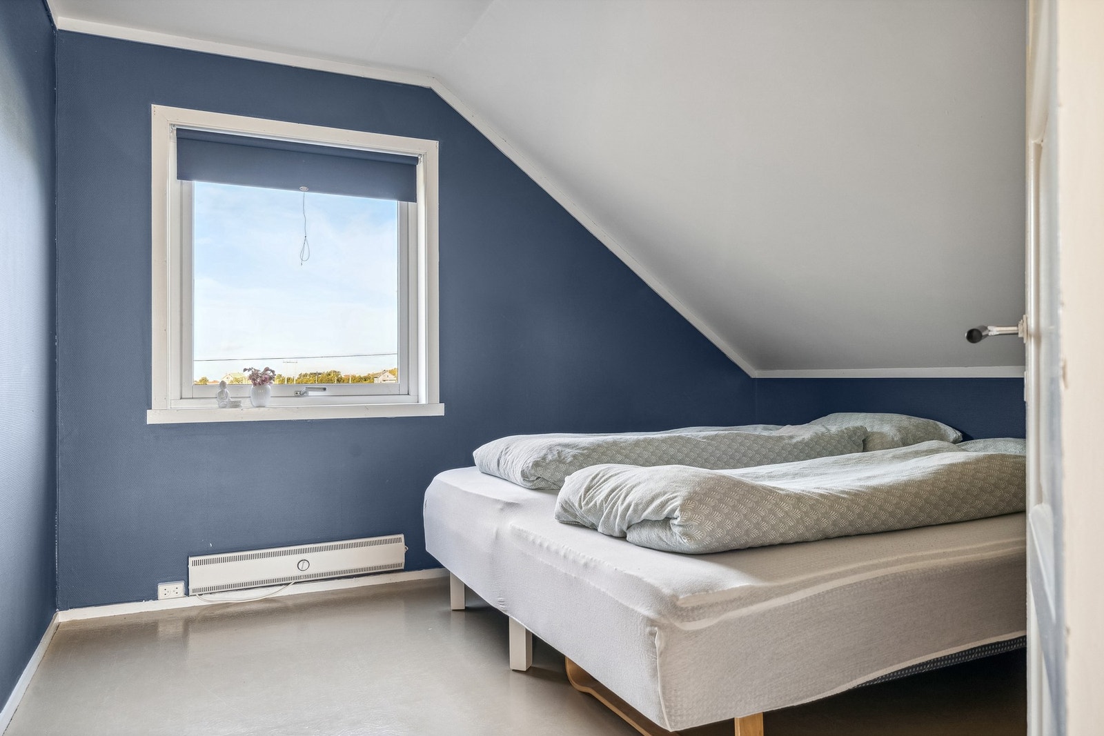 Malt opp i sval, behagelig farge. Galleribilde