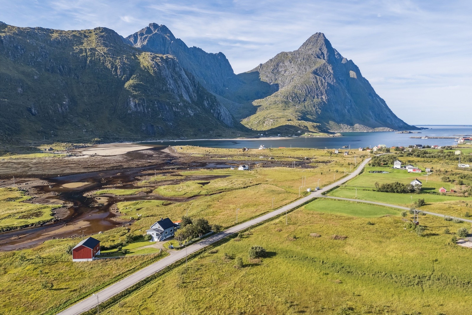 Eiendommen Strandgård ligger på Tangstad. Galleribilde