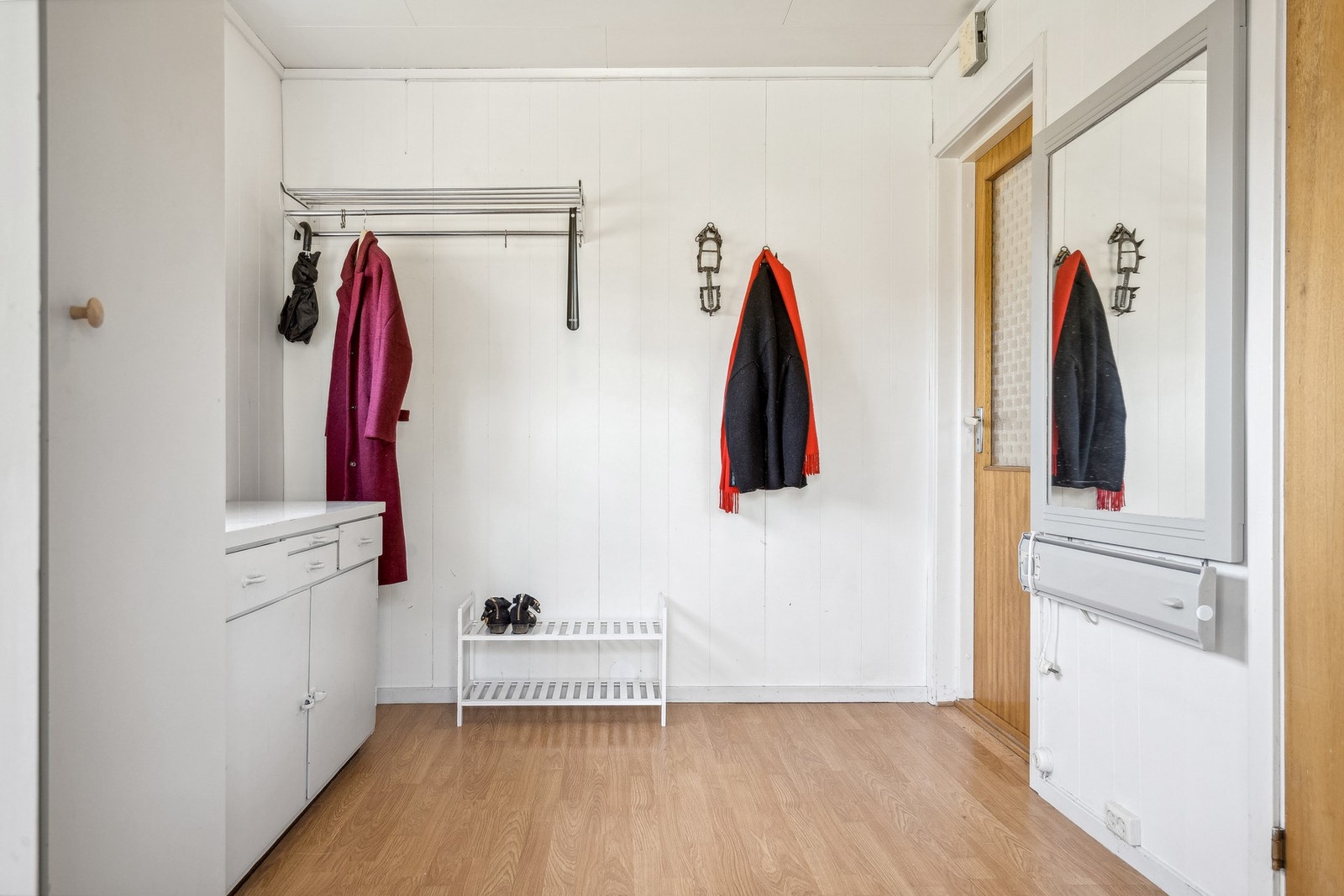 Boligens entré er av god størrelse. Galleribilde